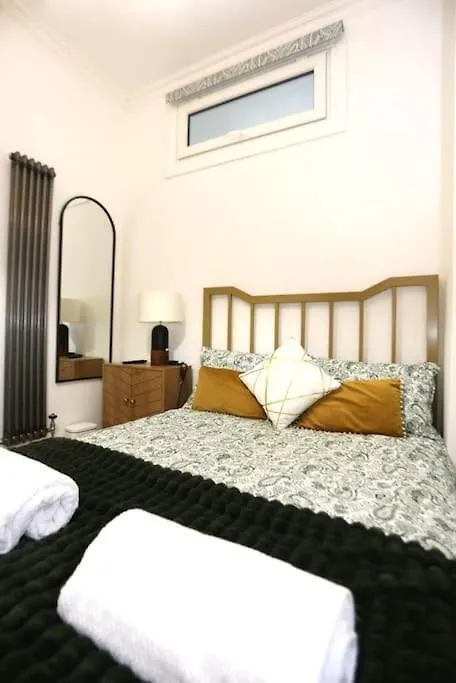 Daire Cosy City Apartment, Free Street Parking Edinburgh